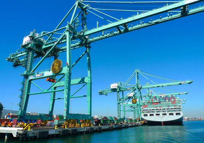 Illustration for article titled Most US Ports Are Still Woefully Unprepared to Welcome the New Generation of Megaships